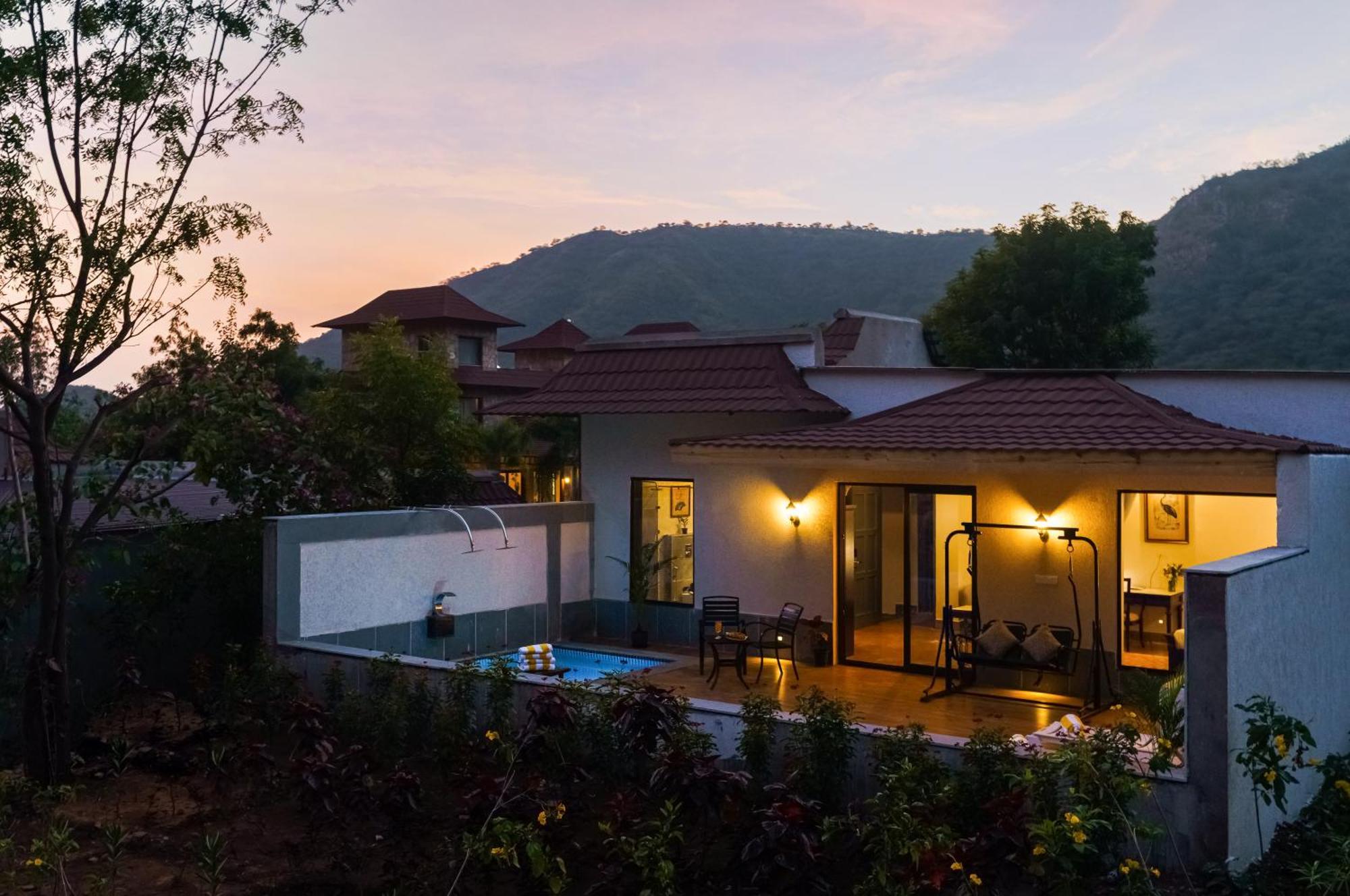 Anandam - Jacuzzi & Private Pool Villas In Udaipur Exterior photo